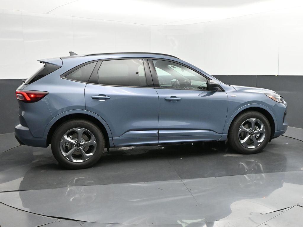Vehicle image 3 of 38