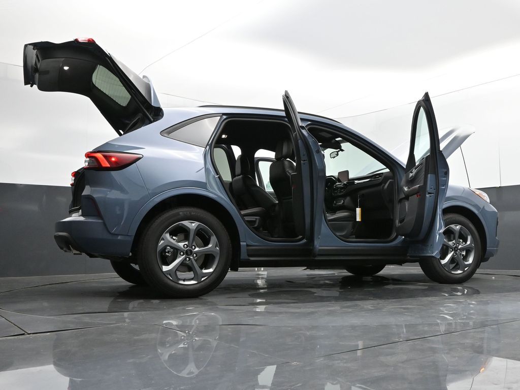 Vehicle image 14 of 38