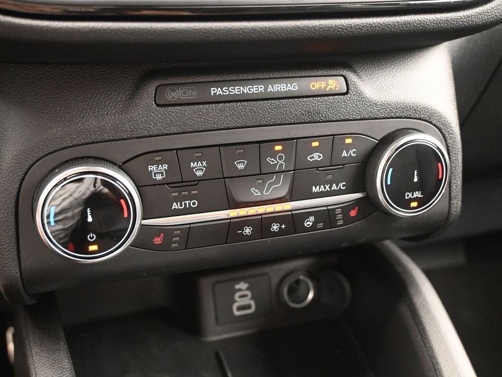 Vehicle image 27 of 38