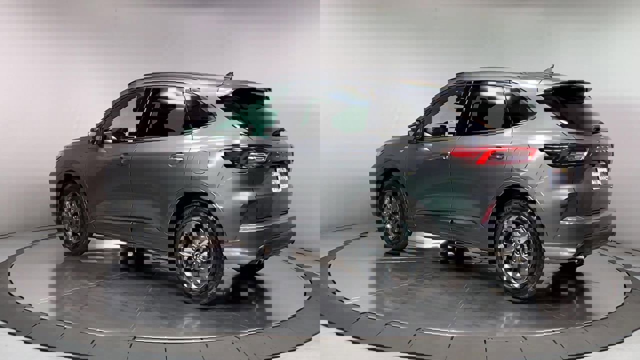 Vehicle image 10 of 34