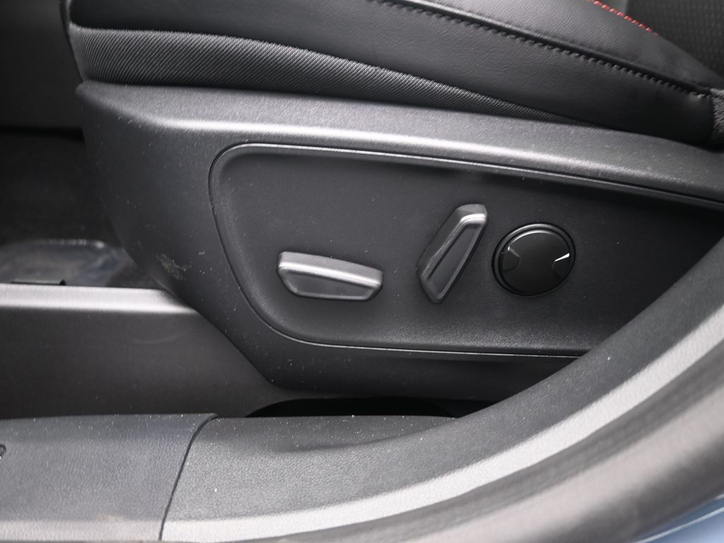 Vehicle image 32 of 38