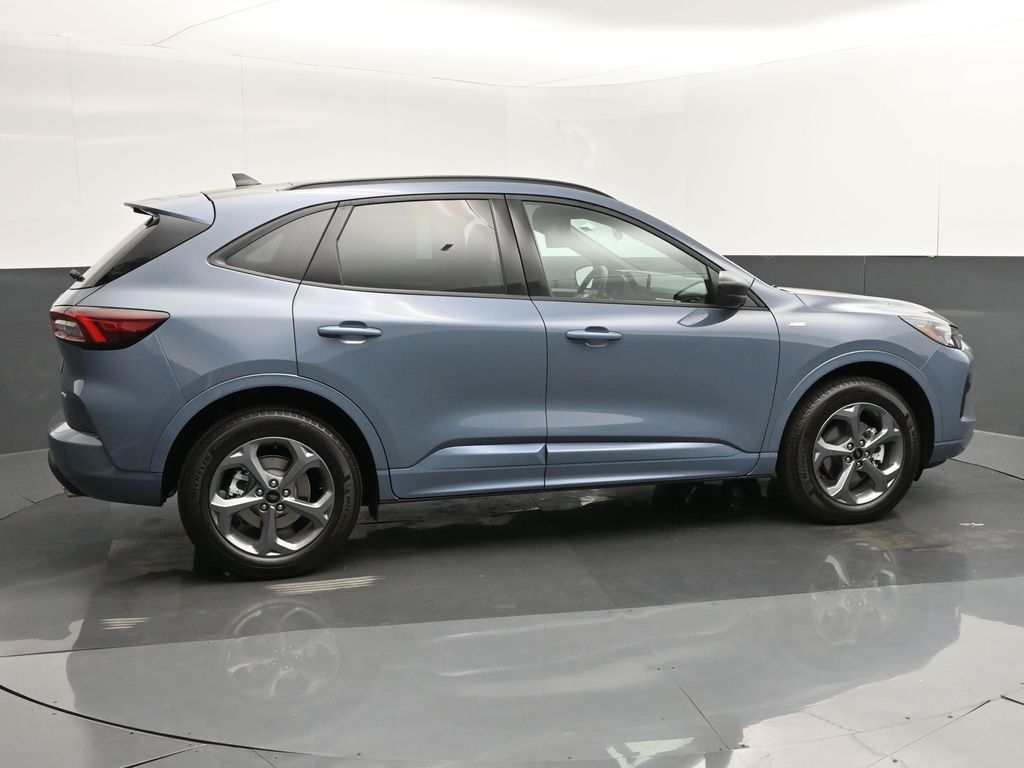 Vehicle image 3 of 38
