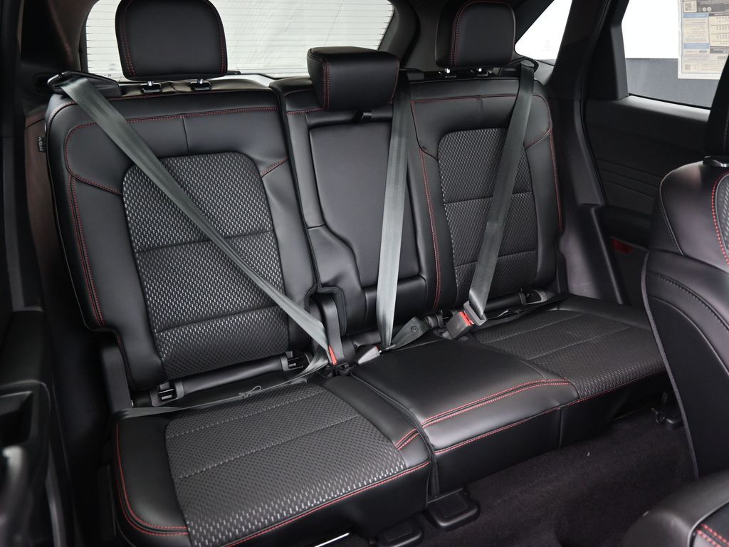 Vehicle image 21 of 38