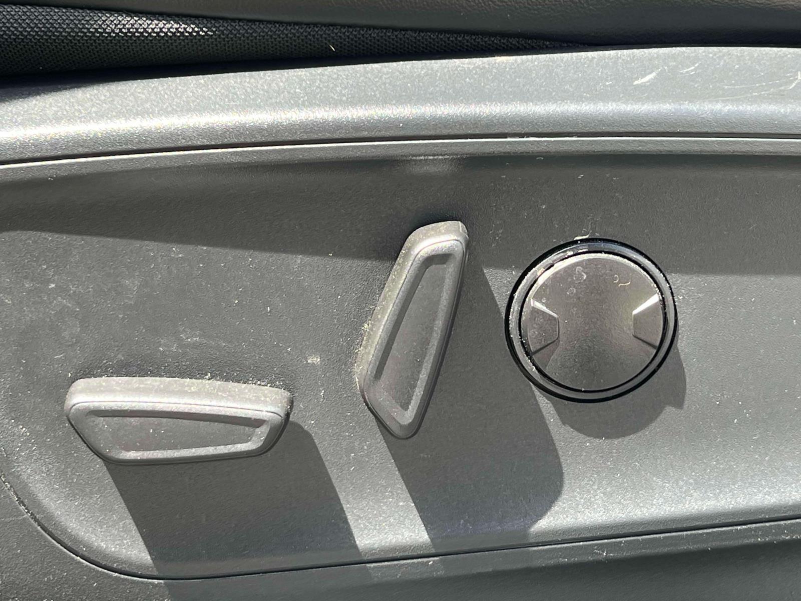 Vehicle image 24 of 28