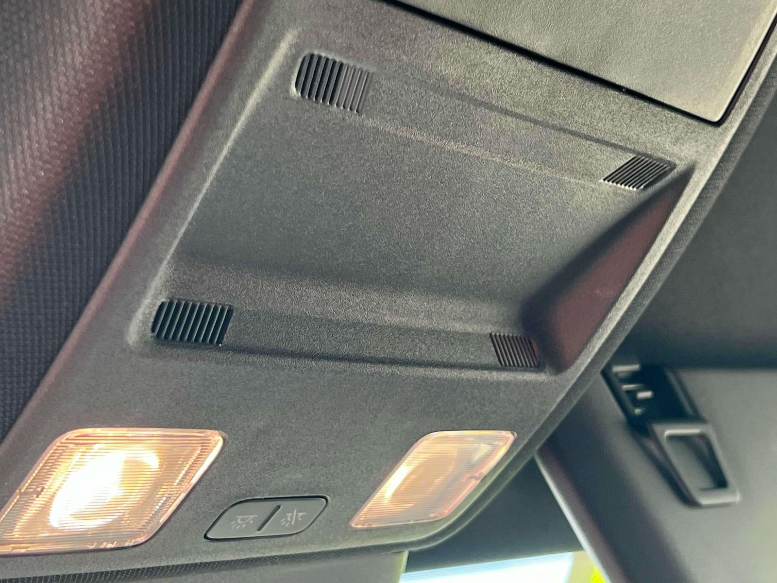 Vehicle image 10 of 28