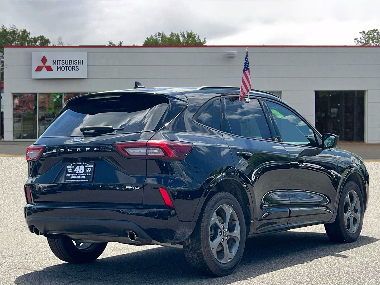 Vehicle image 4 of 28
