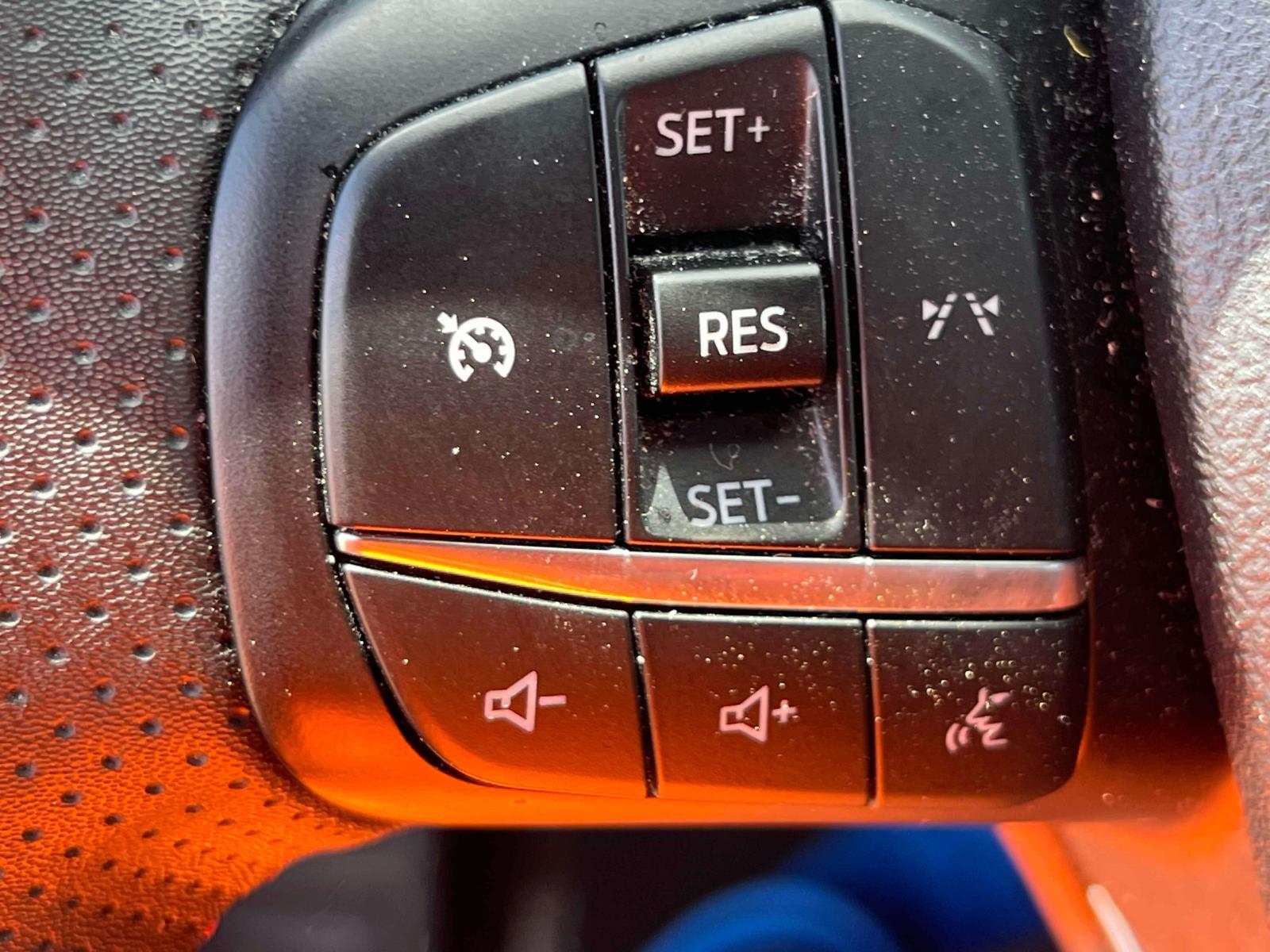 Vehicle image 21 of 28