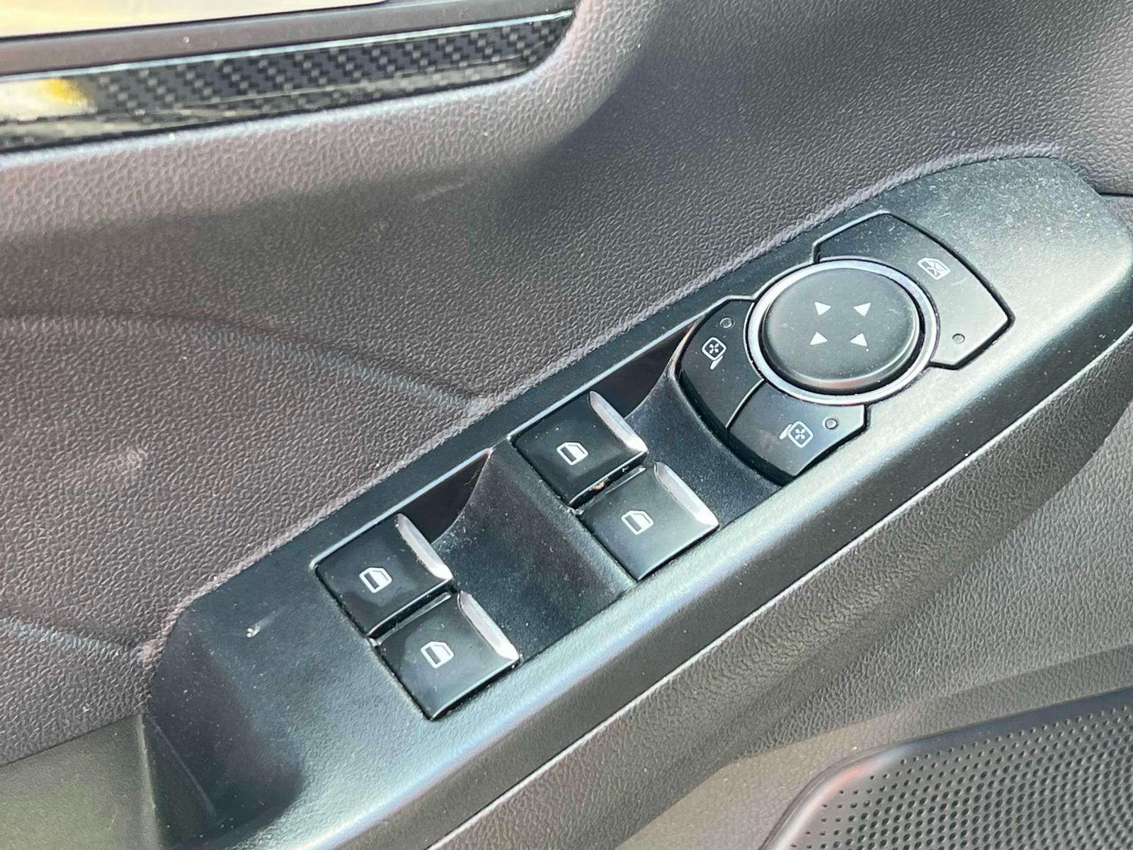 Vehicle image 25 of 28