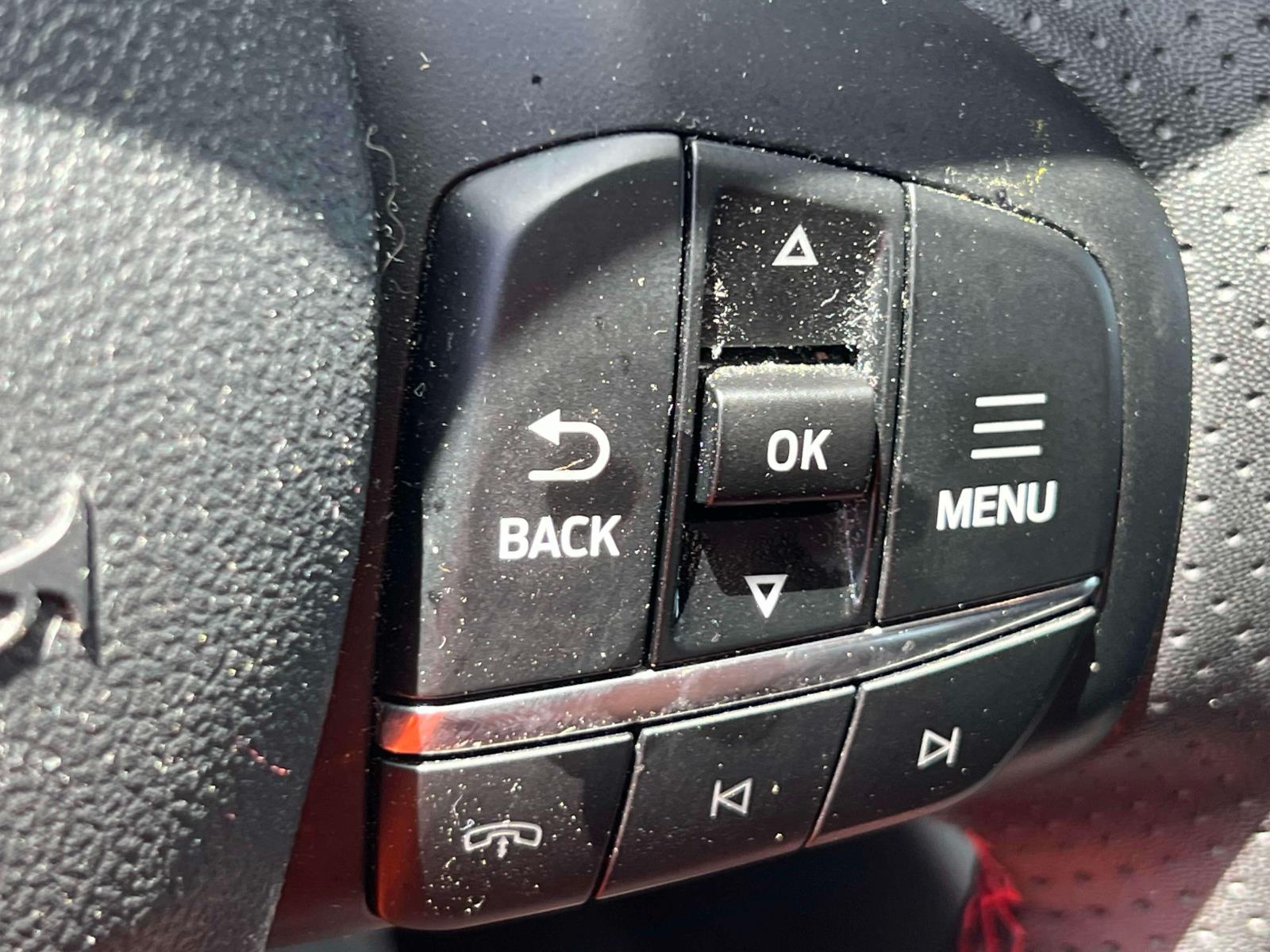 Vehicle image 19 of 28