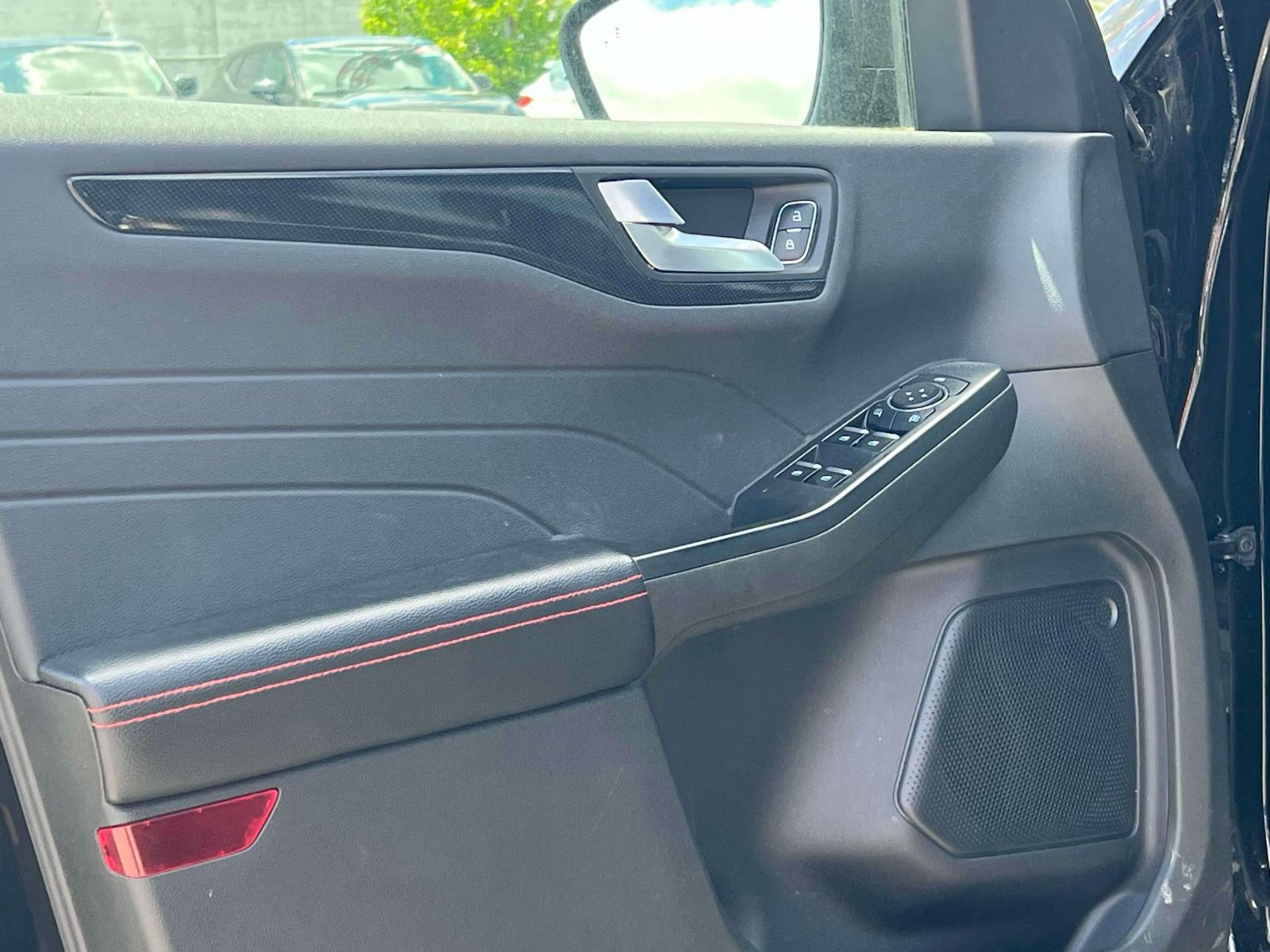Vehicle image 26 of 28