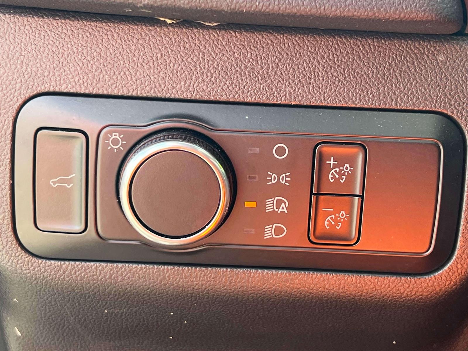 Vehicle image 22 of 28