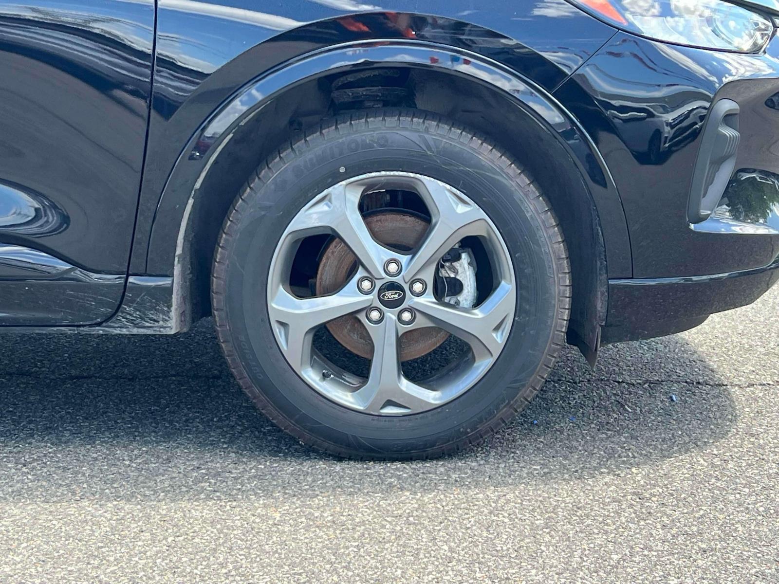 Vehicle image 7 of 28