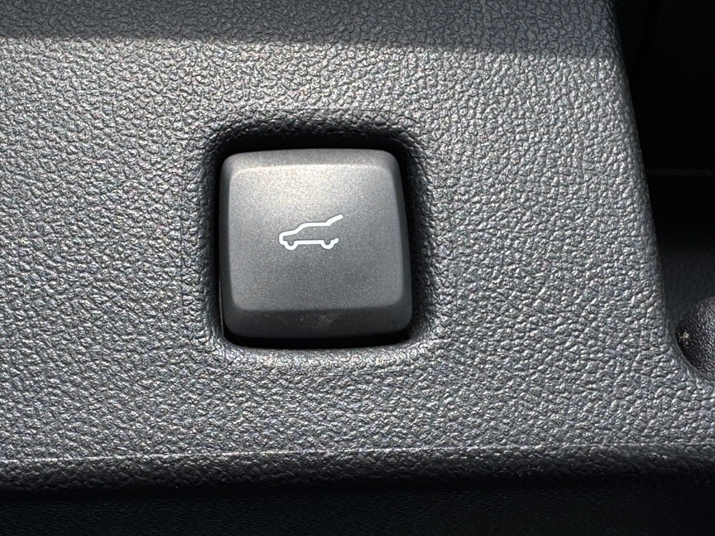 Vehicle image 22 of 25