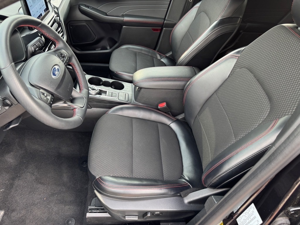 Vehicle image 10 of 25
