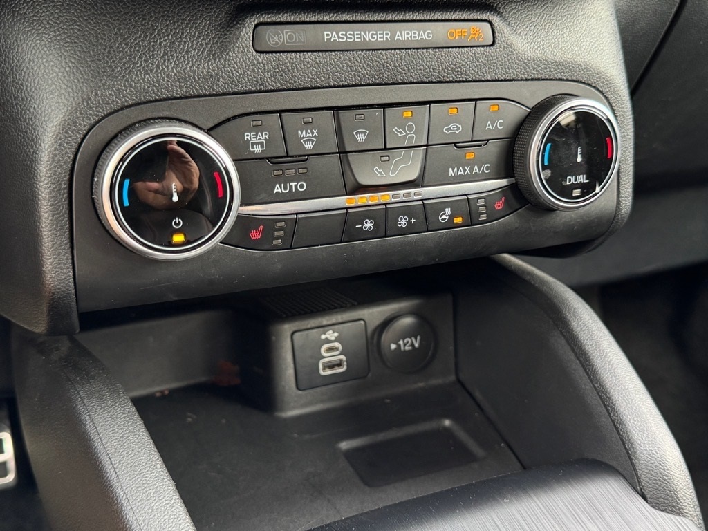 Vehicle image 13 of 25