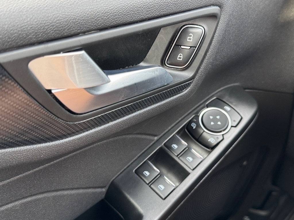 Vehicle image 19 of 25