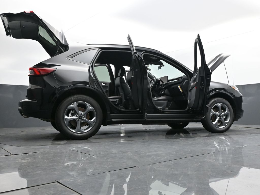 Vehicle image 3 of 40