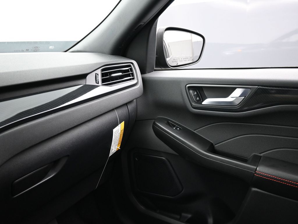 Vehicle image 27 of 40