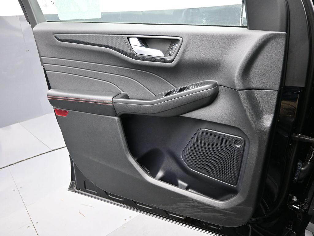 Vehicle image 21 of 40