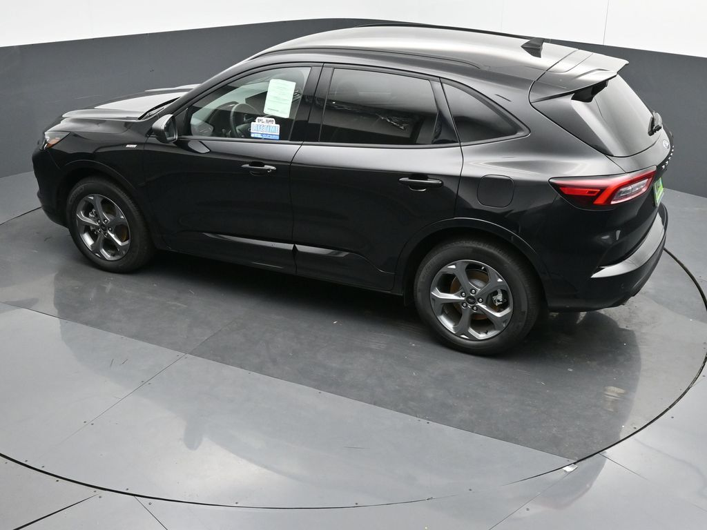Vehicle image 14 of 40
