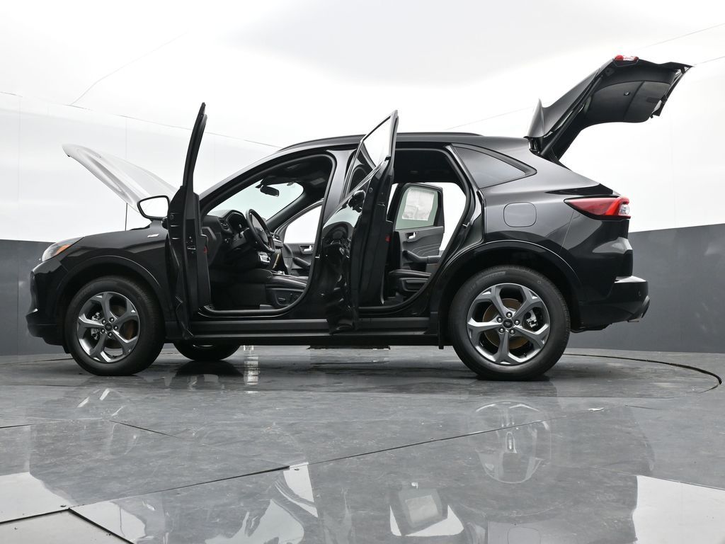 Vehicle image 2 of 40