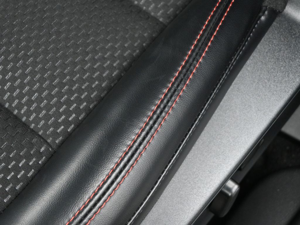 Vehicle image 31 of 40