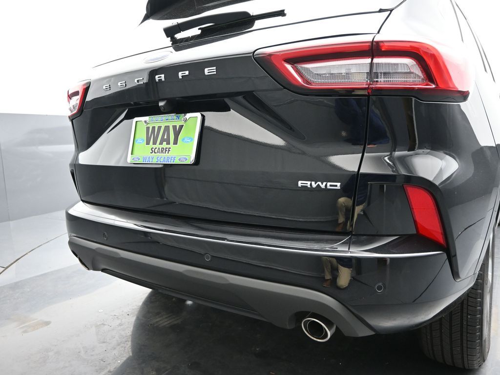 Vehicle image 12 of 40