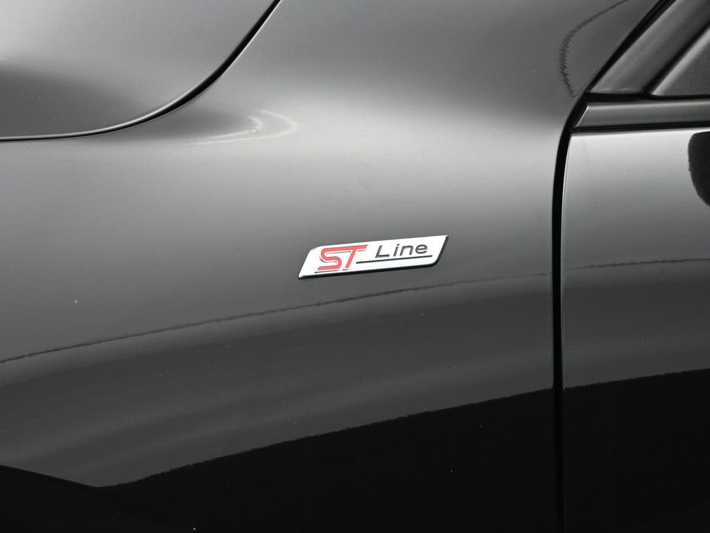 Vehicle image 17 of 40