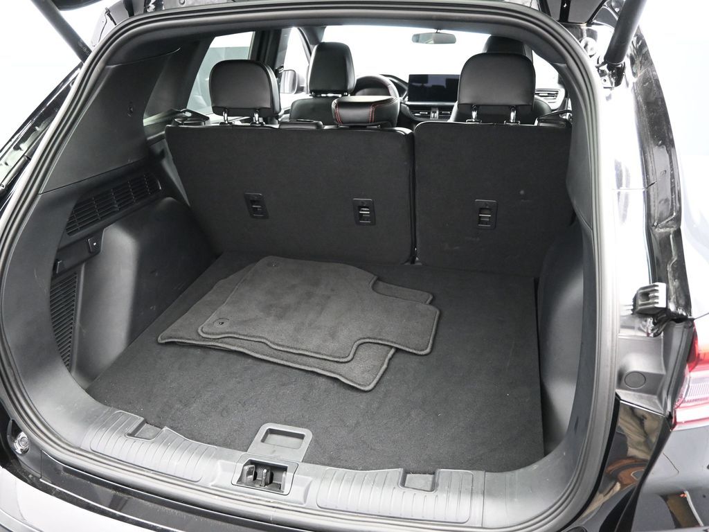 Vehicle image 33 of 40