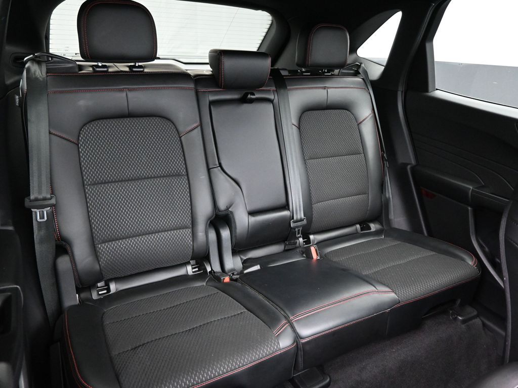 Vehicle image 36 of 40