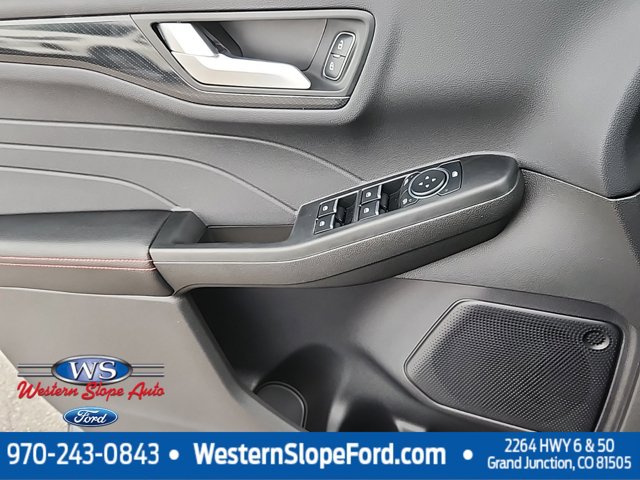 Vehicle image 9 of 15