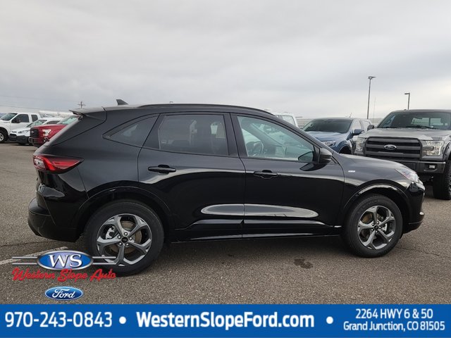 Vehicle image 2 of 15