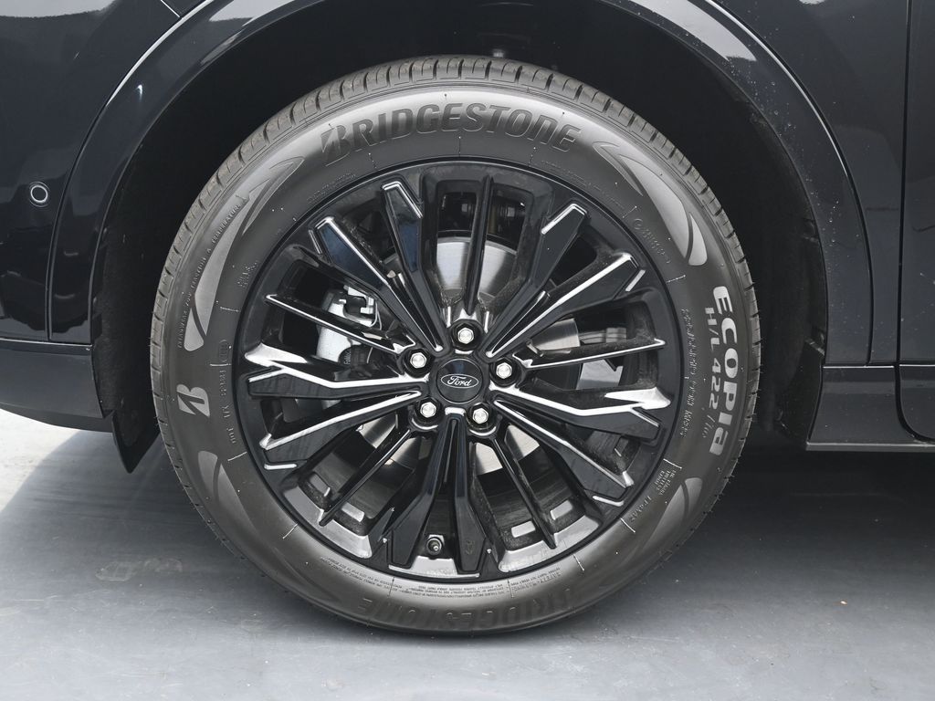 Vehicle image 33 of 37