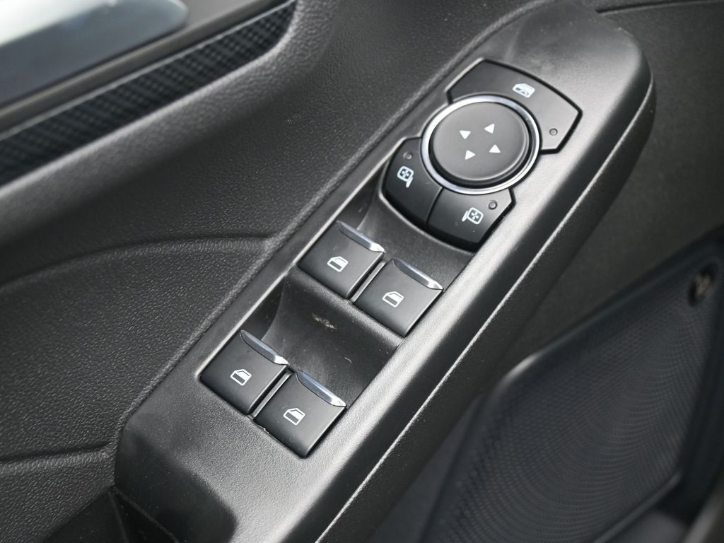 Vehicle image 31 of 37