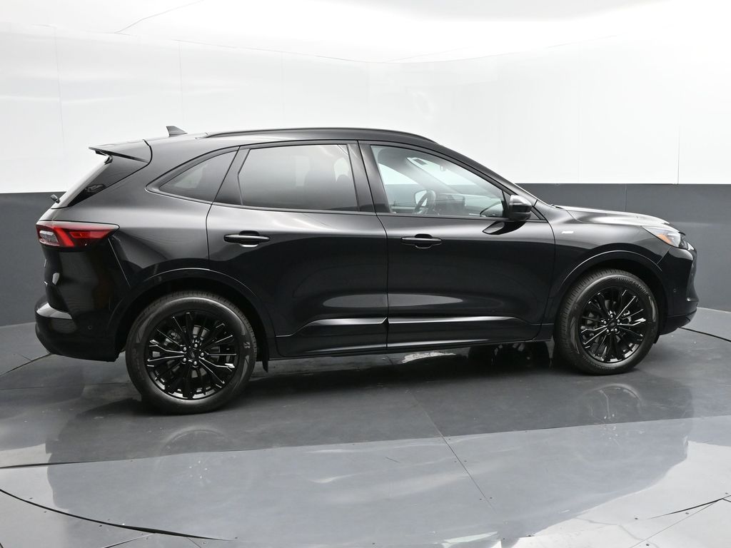 Vehicle image 3 of 37