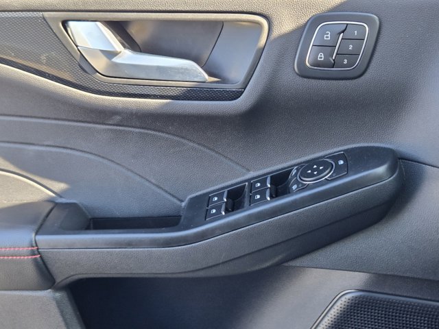 Vehicle image 17 of 23