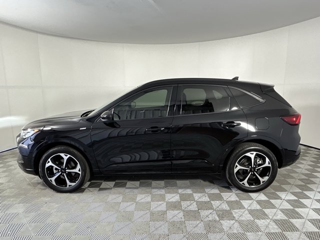 Vehicle image 9 of 33