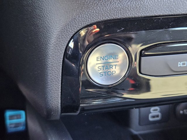 Vehicle image 15 of 21