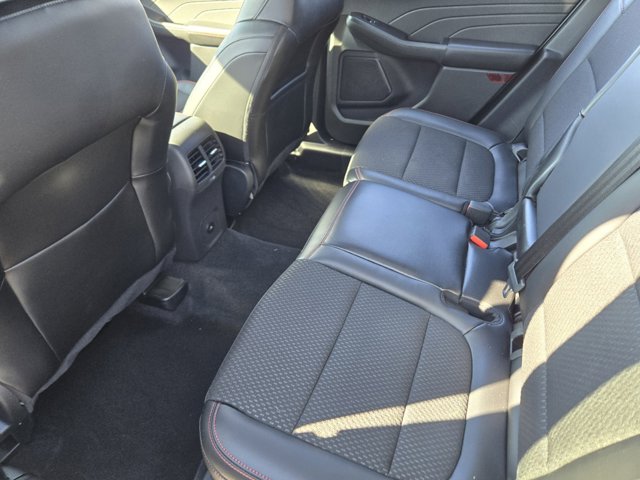 Vehicle image 19 of 21