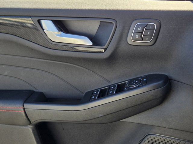 Vehicle image 17 of 21