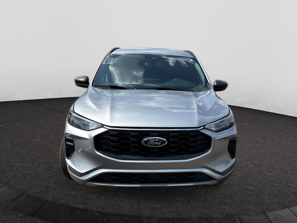 2024 Ford Escape ST-Line Image 2 of 28