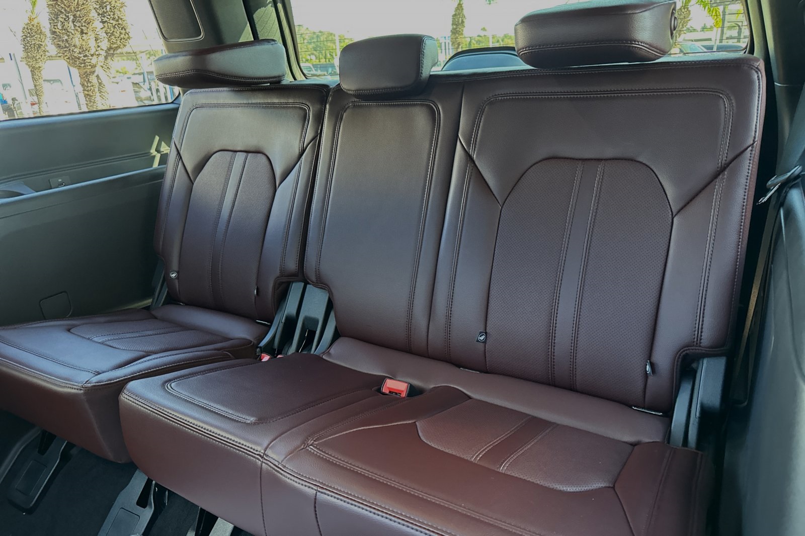 Vehicle image 11 of 28