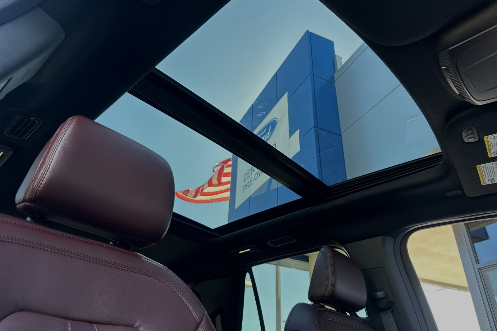 Vehicle image 14 of 28