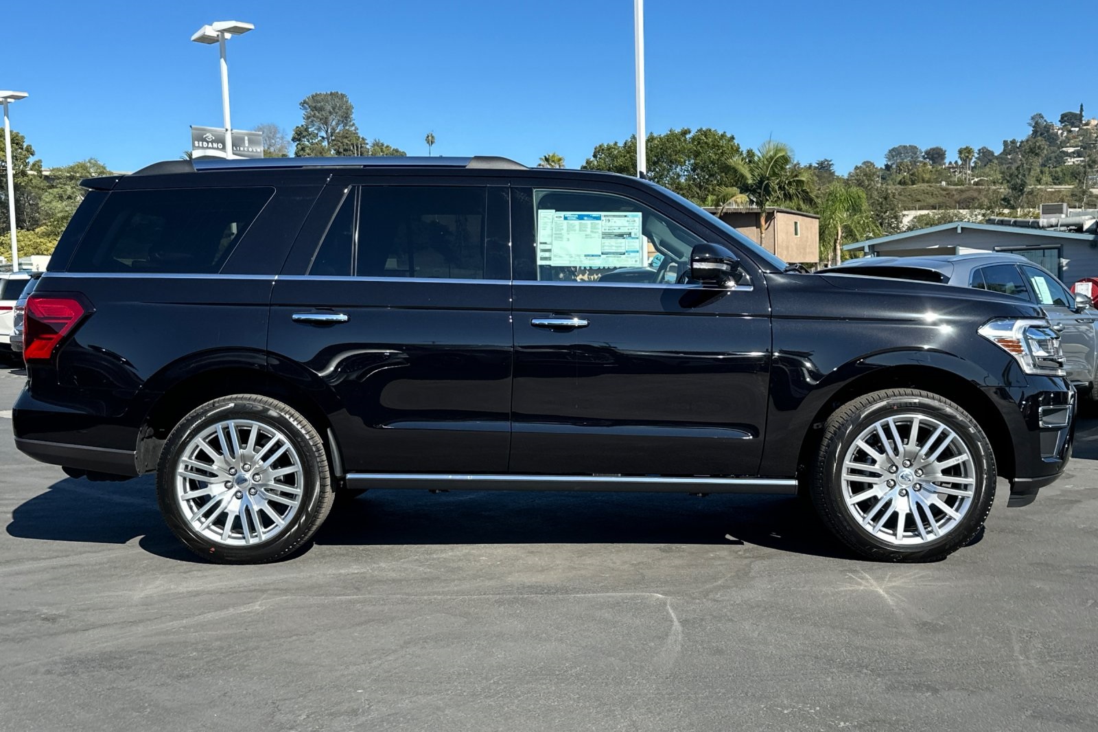 Vehicle image 3 of 28