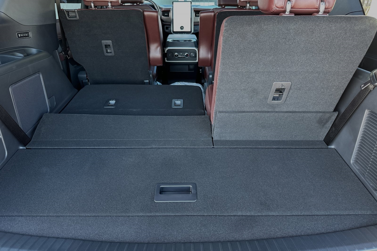 Vehicle image 12 of 28
