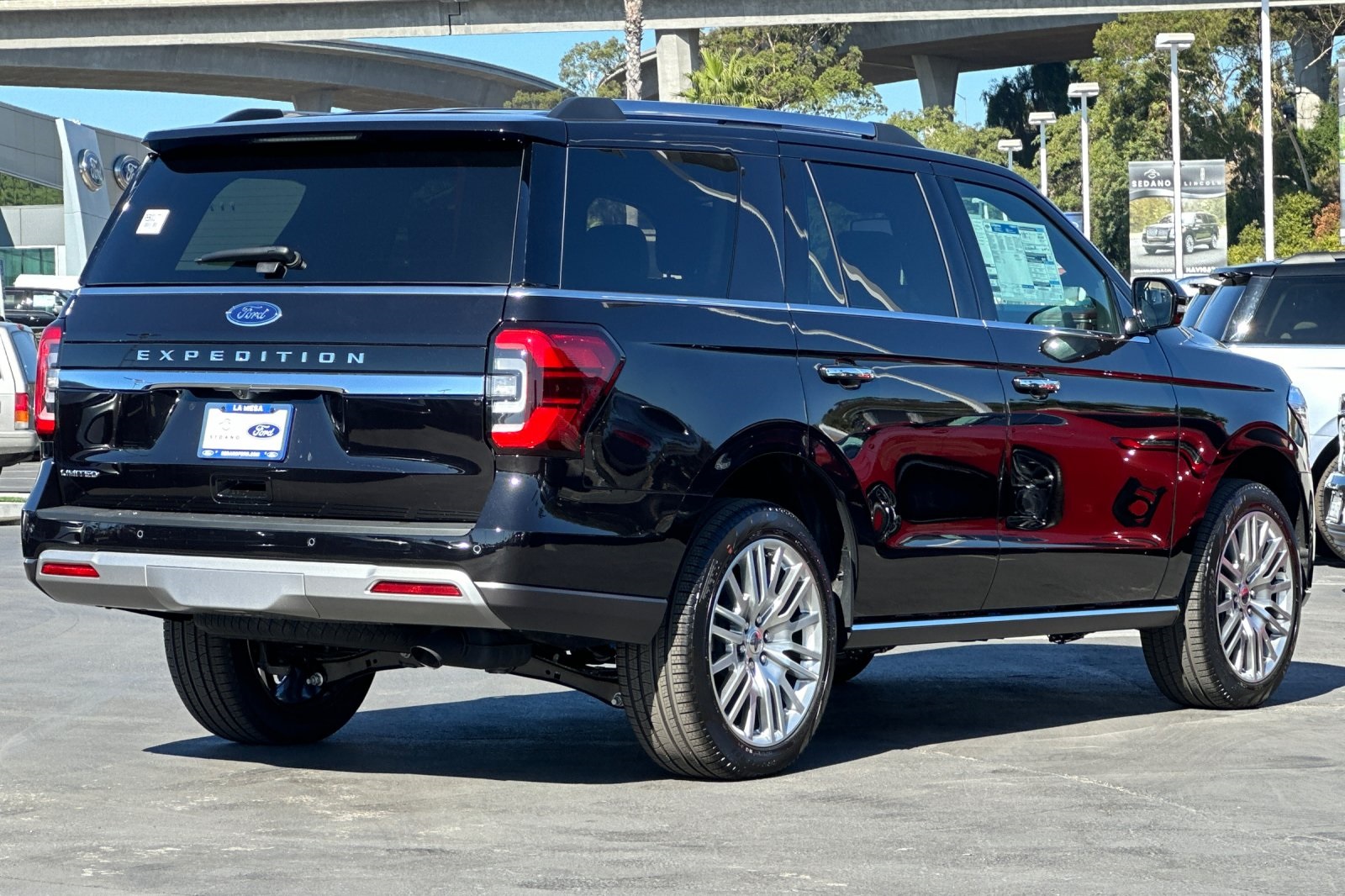 Vehicle image 4 of 28
