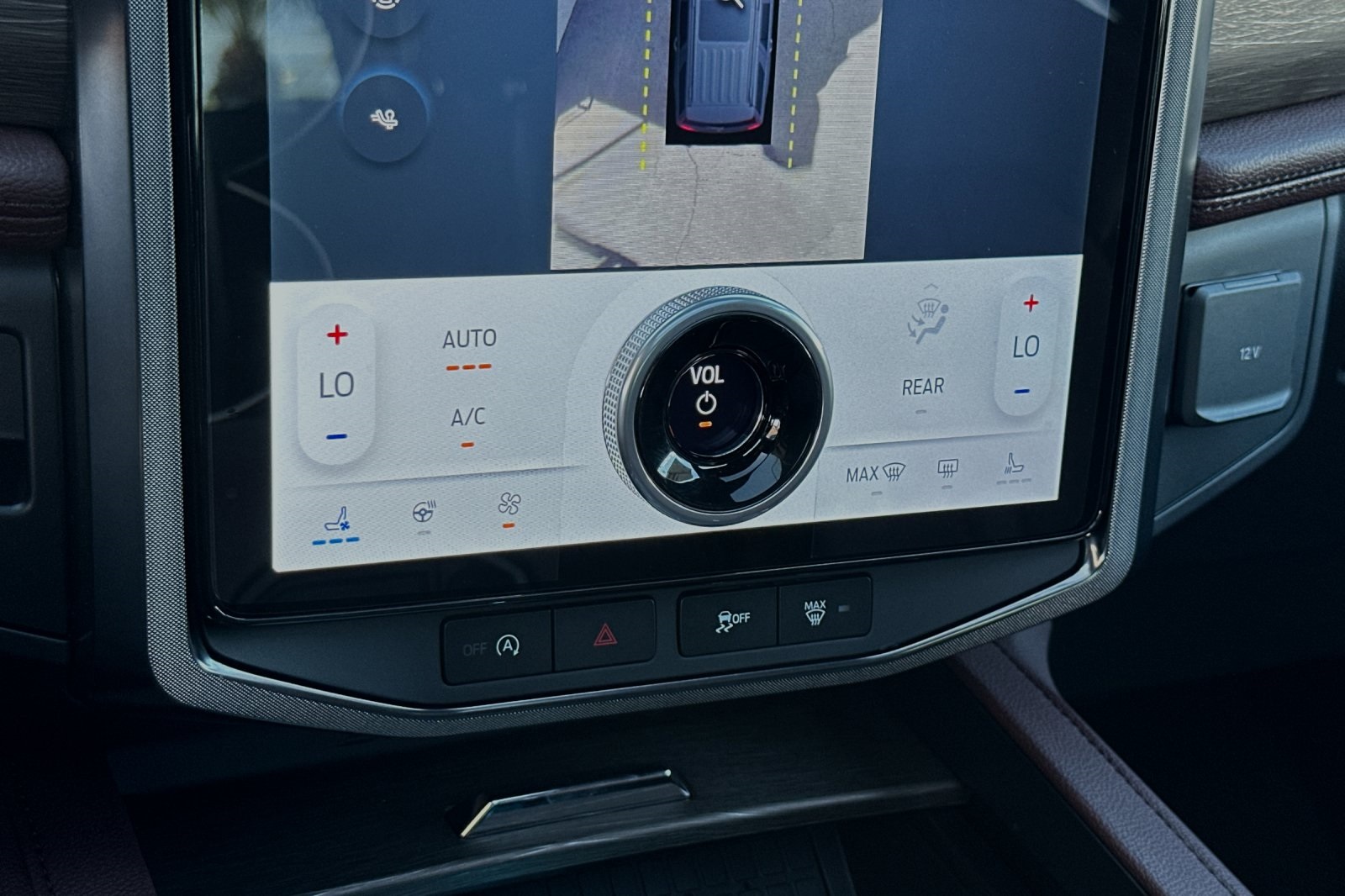 Vehicle image 17 of 28