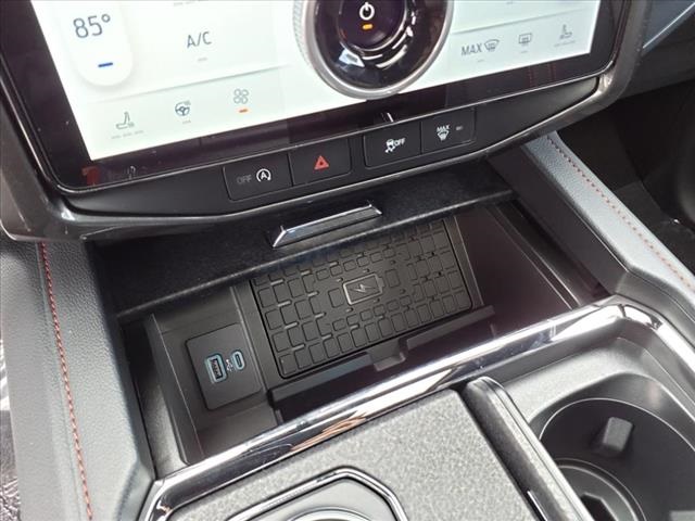 Vehicle image 13 of 15