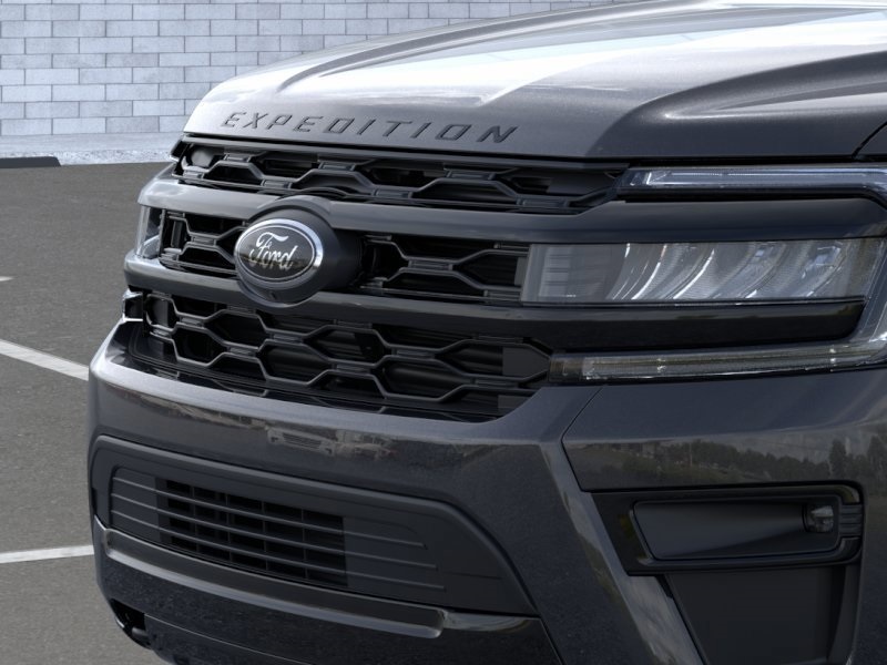 Vehicle image 17 of 23