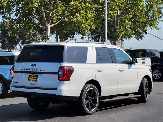 Vehicle image 4 of 10